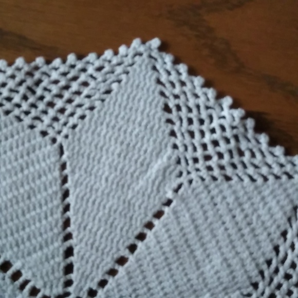 Vintage hand crocheted doily.  Approx 10 inches. - Picture 7 of 8